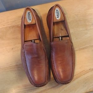 ECCO LOAFERS. SIZE 7-7.5. LIGHT BROWN/ TAN